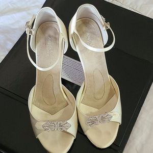 Angela Nuran Astoria 2 dyeable silk 3.5" heels 8.5